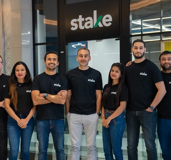 Invierte en Bienes Raíces Globales con Stake
